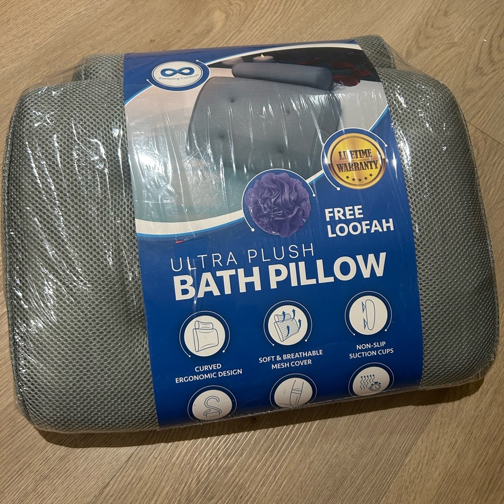Ultra Plush Gray Bath Pillow with Free Loofah